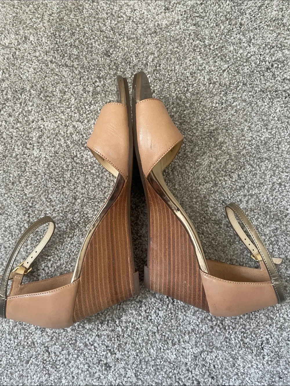 Cole Haan Rosalin Wedge Sandals Sz 7 tan leather w/ gold accent adjustable strap